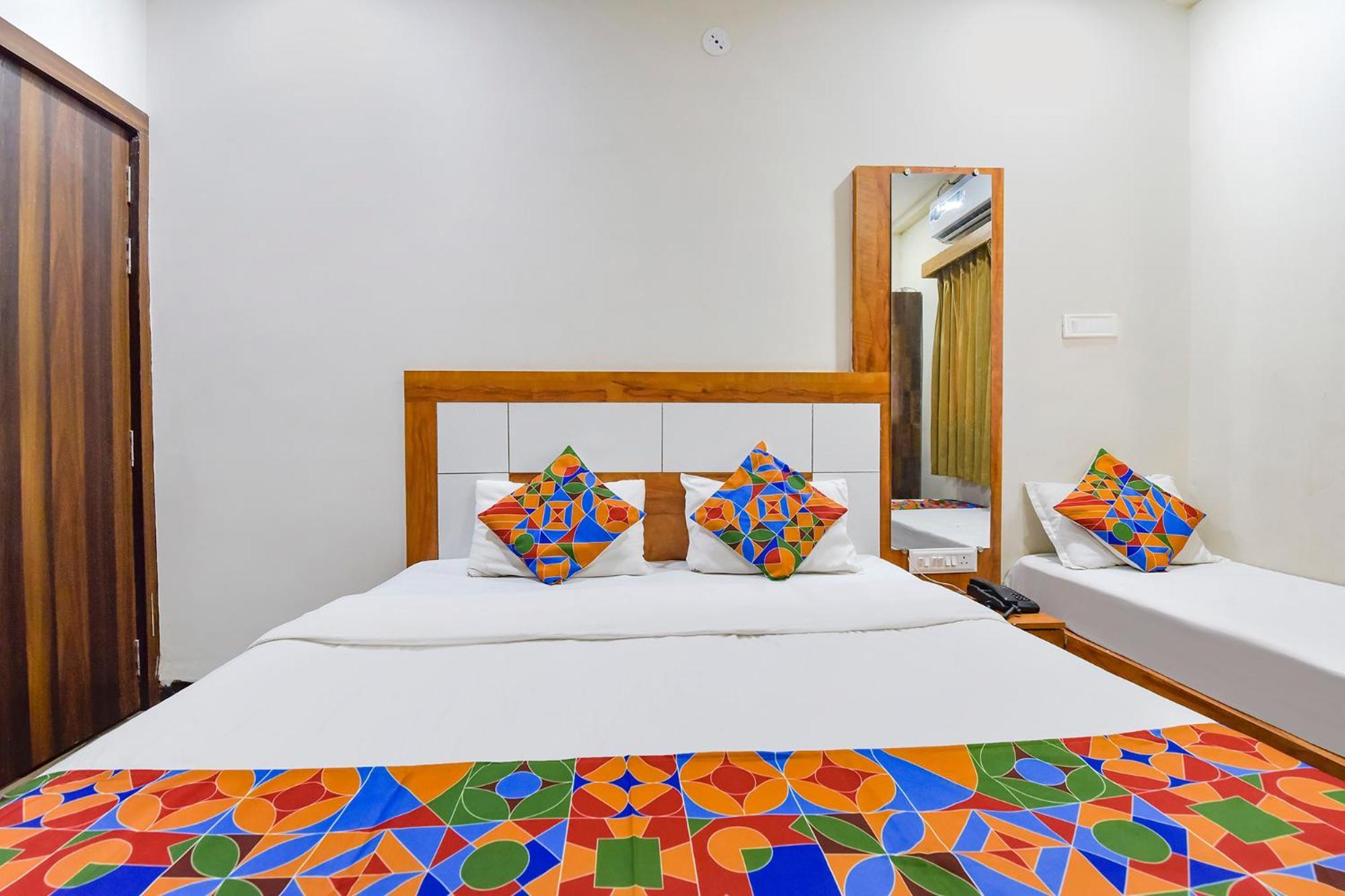 Fabexpress Nishesh Tower Hotel อุจเจน ภายนอก รูปภาพ