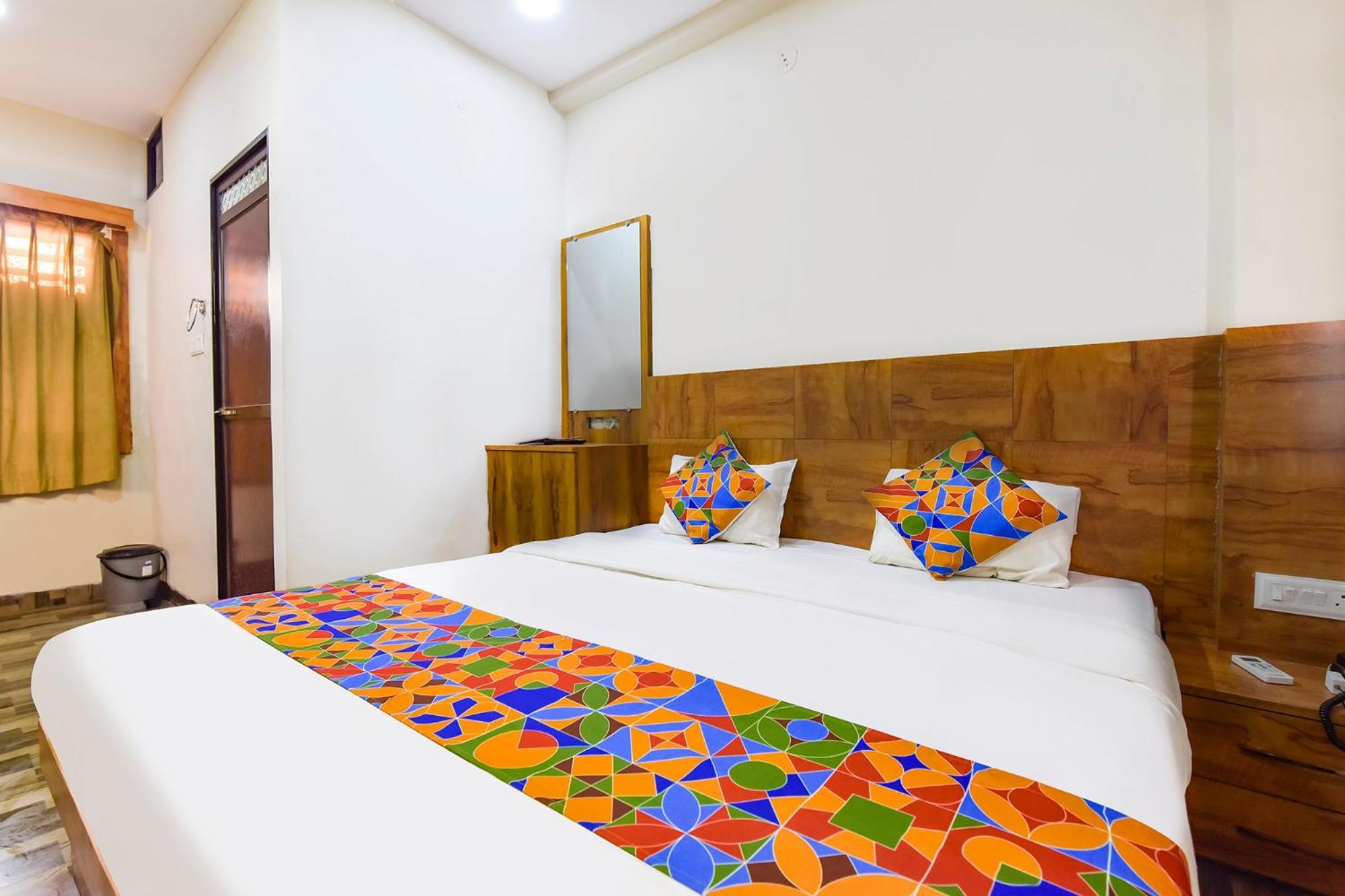 Fabexpress Nishesh Tower Hotel อุจเจน ภายนอก รูปภาพ