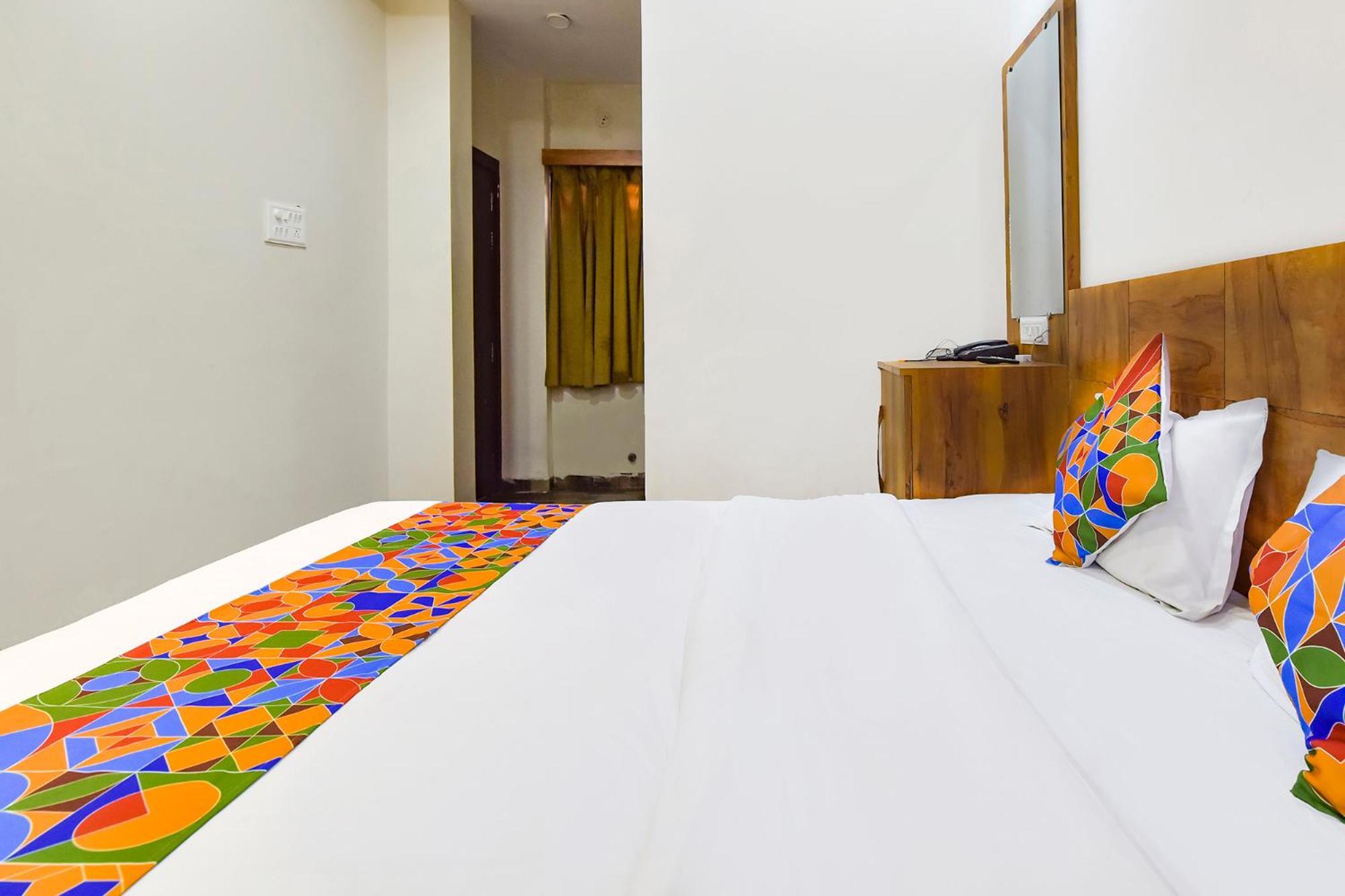 Fabexpress Nishesh Tower Hotel อุจเจน ภายนอก รูปภาพ