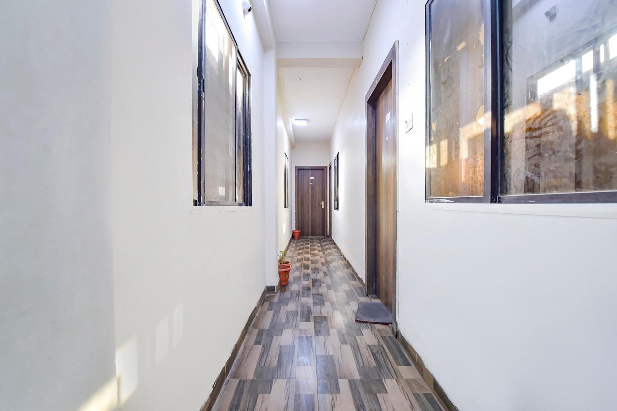 Fabexpress Nishesh Tower Hotel อุจเจน ภายนอก รูปภาพ