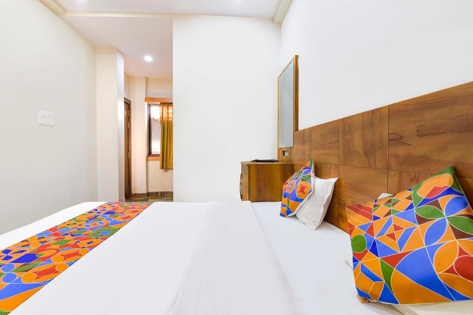 Fabexpress Nishesh Tower Hotel อุจเจน ภายนอก รูปภาพ